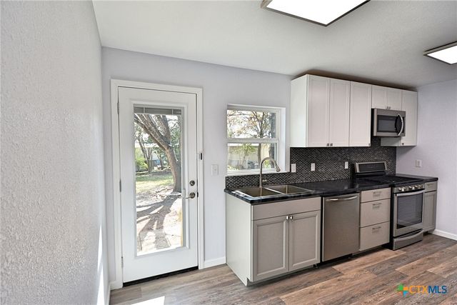 571 W Merriweather Street, New Braunfels, TX 78130