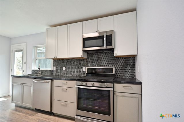 571 W Merriweather Street, New Braunfels, TX 78130