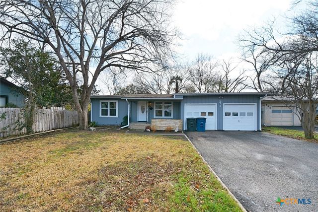 571 W Merriweather Street, New Braunfels, TX 78130