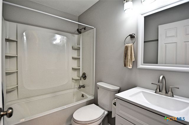 571 W Merriweather Street, New Braunfels, TX 78130