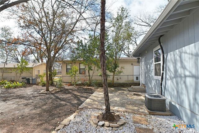 571 W Merriweather Street, New Braunfels, TX 78130