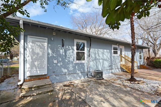 571 W Merriweather Street, New Braunfels, TX 78130