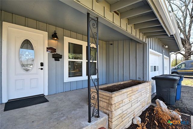 571 W Merriweather Street, New Braunfels, TX 78130