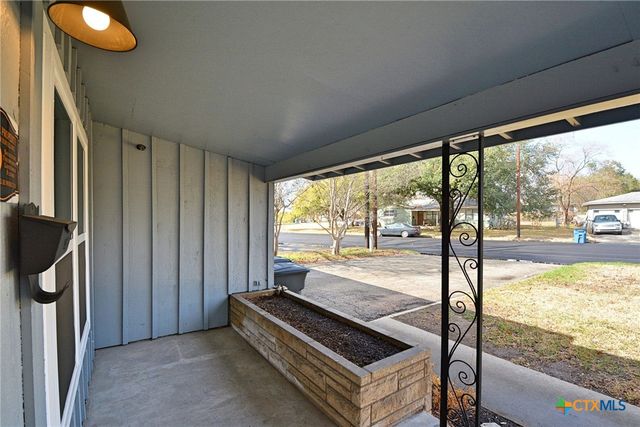 571 W Merriweather Street, New Braunfels, TX 78130