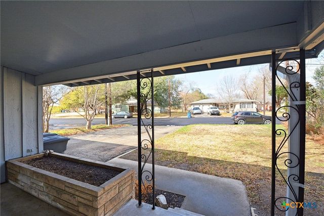 571 W Merriweather Street, New Braunfels, TX 78130