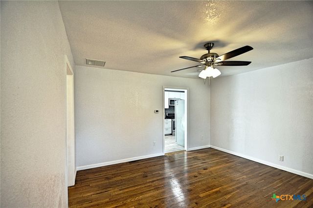 571 W Merriweather Street, New Braunfels, TX 78130