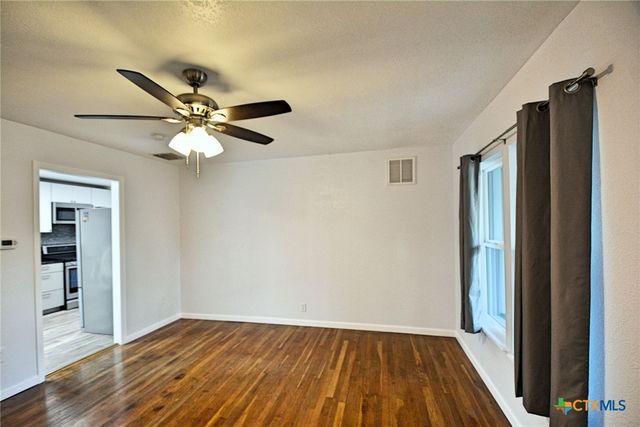 571 W Merriweather Street, New Braunfels, TX 78130