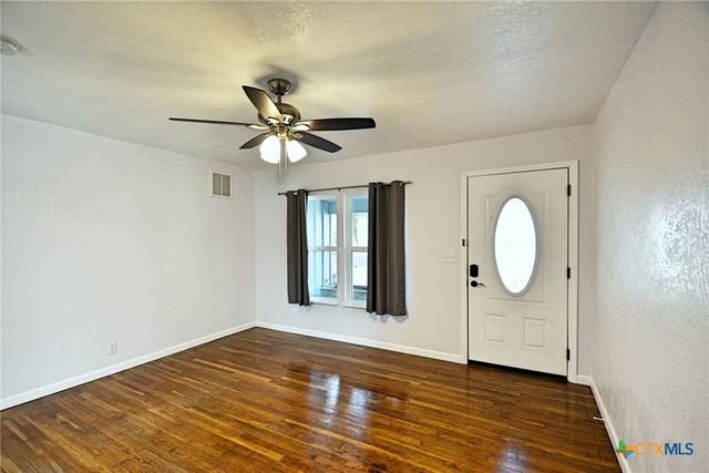 571 W Merriweather Street, New Braunfels, TX 78130
