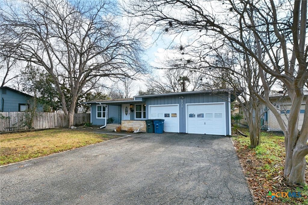 571 W Merriweather Street, New Braunfels, TX 78130