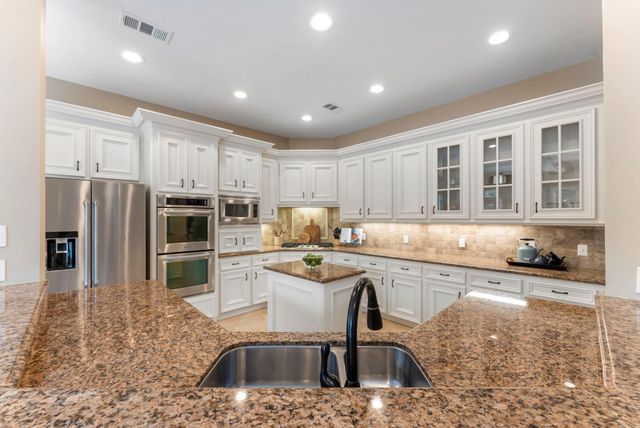 22 Day Lily Place, The Woodlands, TX 77381