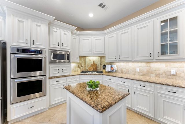 22 Day Lily Place, The Woodlands, TX 77381