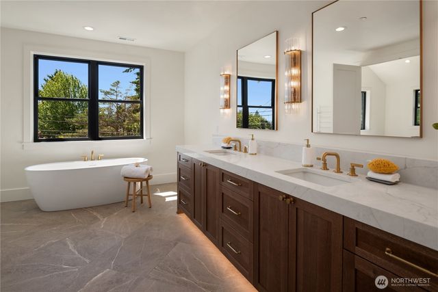 4024 85th Avenue SE, Mercer Island, WA 98040
