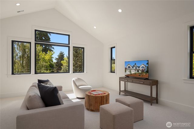 4024 85th Avenue SE, Mercer Island, WA 98040