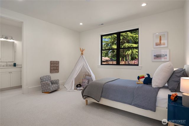 4024 85th Avenue SE, Mercer Island, WA 98040