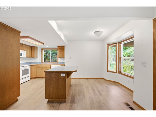 455 Nw MEADOWLARK Ct, Mc Minnville, OR 97128