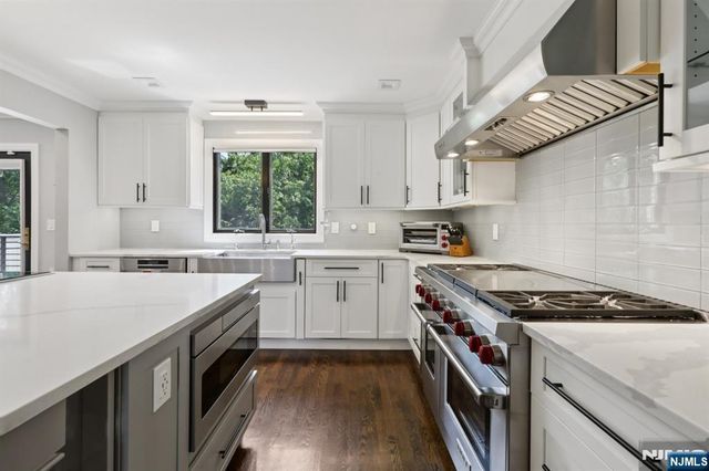 258 McCloud Drive, Fort Lee, NJ 07024