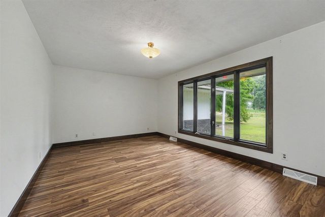 1760 W Carson City Road, Sheridan, MI 48884
