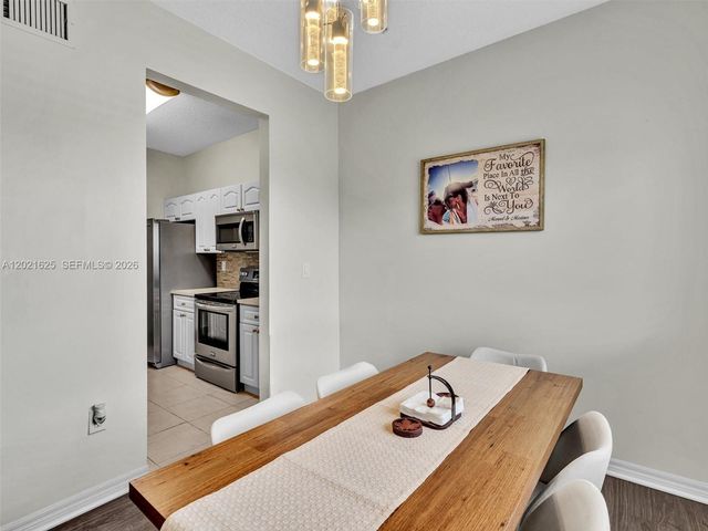 7085 Nova Dr 321, Davie, FL 33317