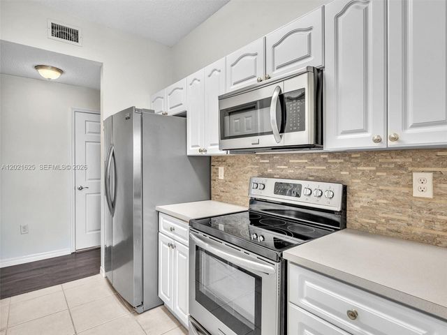 7085 Nova Dr 321, Davie, FL 33317