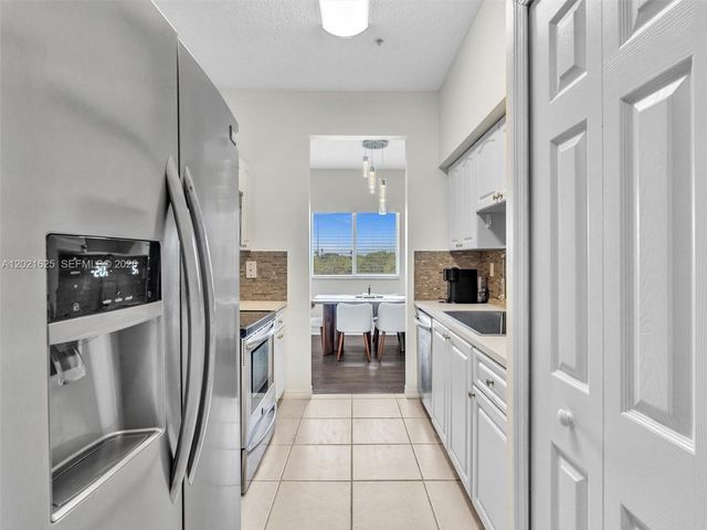 7085 Nova Dr 321, Davie, FL 33317