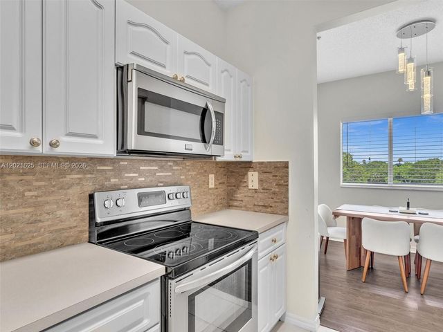 7085 Nova Dr 321, Davie, FL 33317
