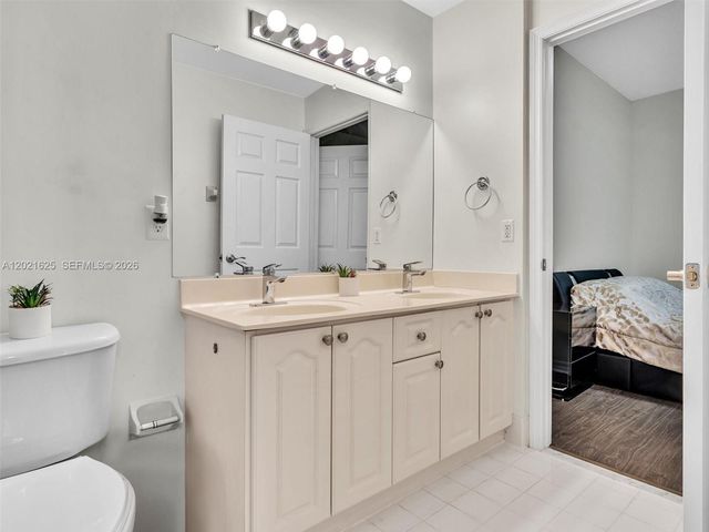7085 Nova Dr 321, Davie, FL 33317