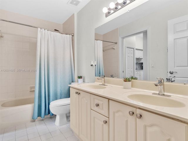 7085 Nova Dr 321, Davie, FL 33317