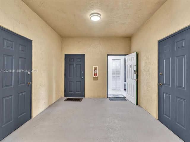 7085 Nova Dr 321, Davie, FL 33317
