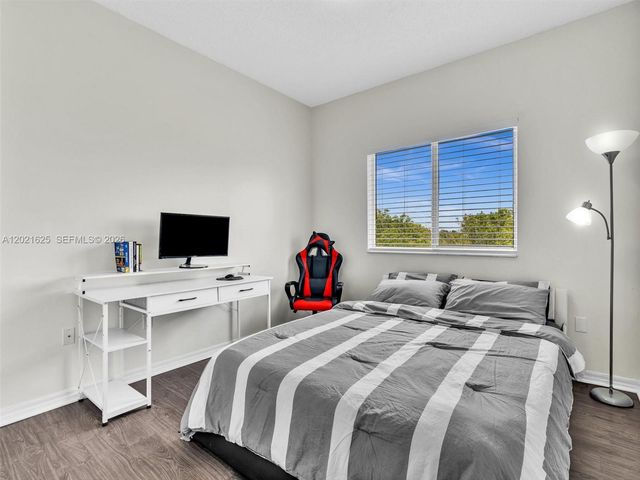 7085 Nova Dr 321, Davie, FL 33317