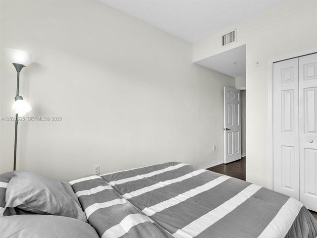 7085 Nova Dr 321, Davie, FL 33317