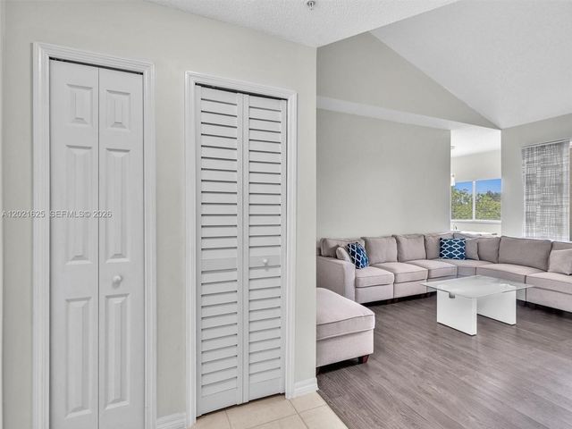 7085 Nova Dr 321, Davie, FL 33317