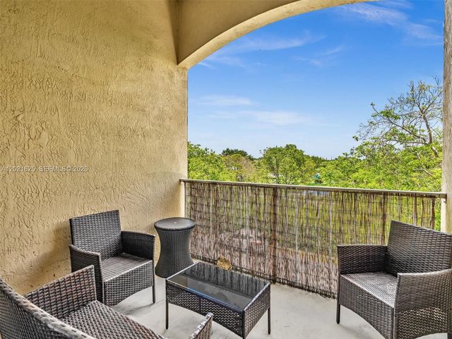 7085 Nova Dr 321, Davie, FL 33317