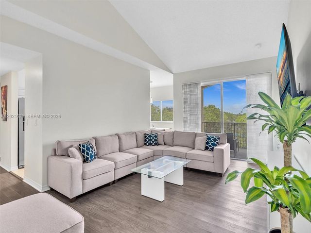 7085 Nova Dr 321, Davie, FL 33317