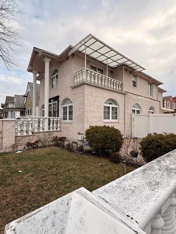 26504 79th Avenue, Floral Park, NY 11004