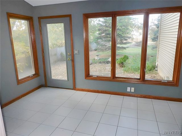 15 Thomas Jefferson Lane, Amherst, NY 14226