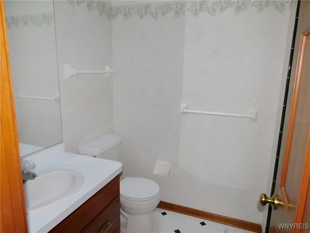 15 Thomas Jefferson Lane, Amherst, NY 14226