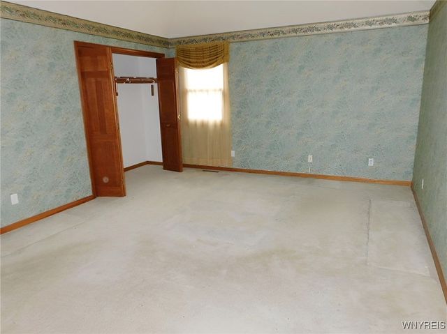 15 Thomas Jefferson Lane, Amherst, NY 14226