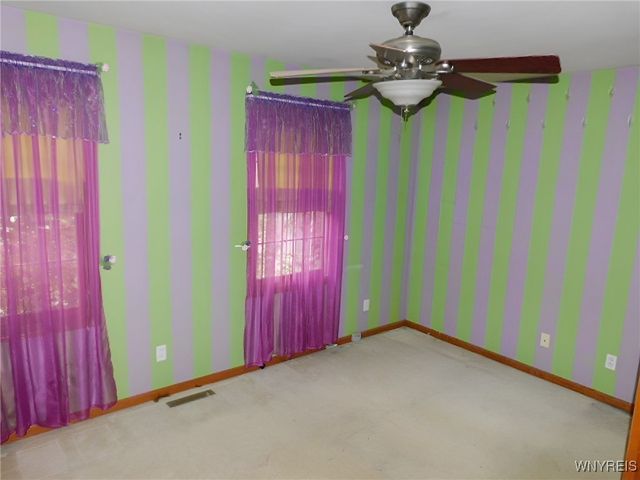 15 Thomas Jefferson Lane, Amherst, NY 14226