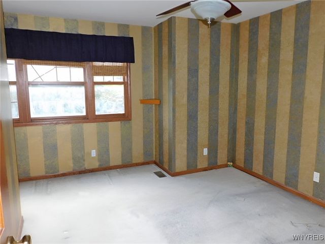 15 Thomas Jefferson Lane, Amherst, NY 14226