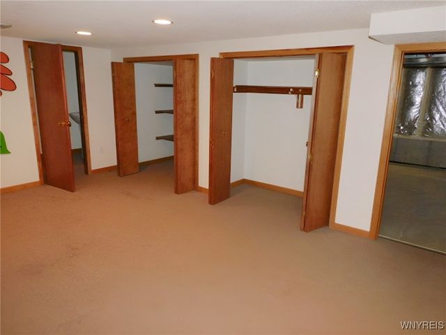 15 Thomas Jefferson Lane, Amherst, NY 14226