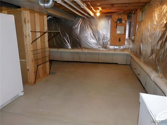 15 Thomas Jefferson Lane, Amherst, NY 14226