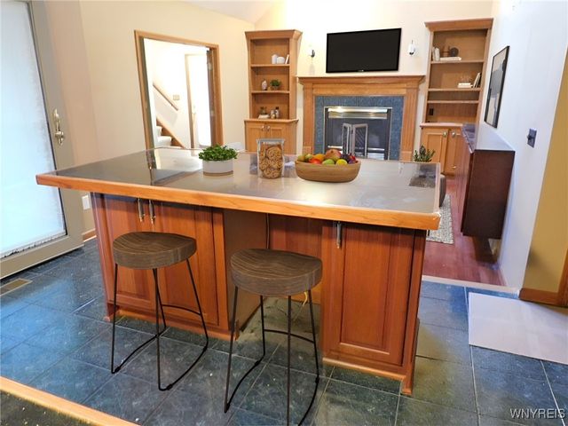 15 Thomas Jefferson Lane, Amherst, NY 14226