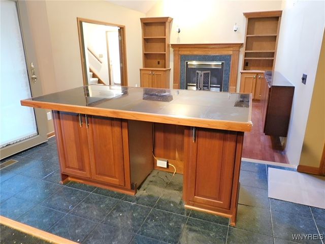 15 Thomas Jefferson Lane, Amherst, NY 14226