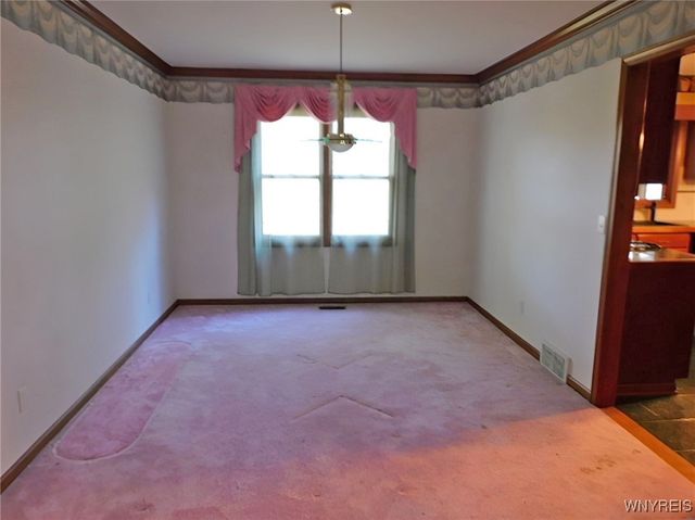 15 Thomas Jefferson Lane, Amherst, NY 14226