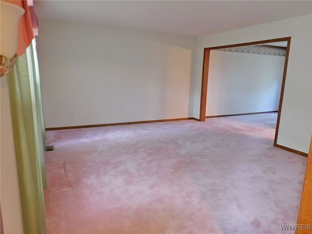 15 Thomas Jefferson Lane, Amherst, NY 14226