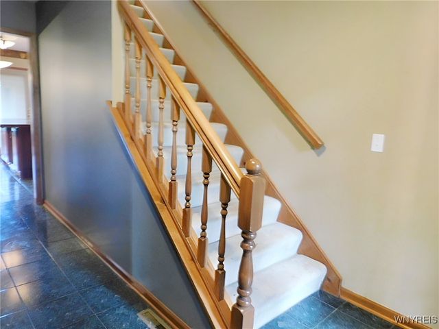 15 Thomas Jefferson Lane, Amherst, NY 14226