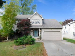 15 Thomas Jefferson Lane, Amherst, NY 14226