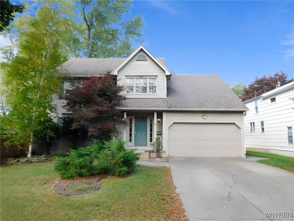 15 Thomas Jefferson Lane, Amherst, NY 14226