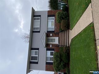 6 Jan Court, Elmwood Park, NJ 07407