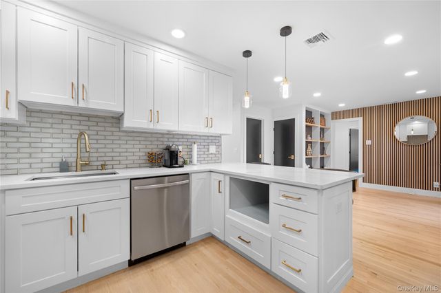 7 Tyrconnell Avenue, Massapequa, NY 11762